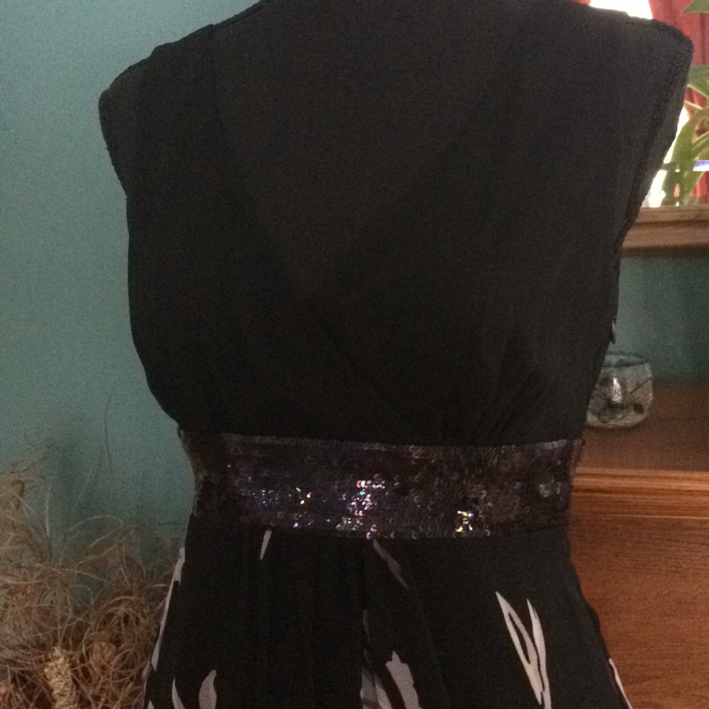 Beautiful Black Floral Dress Size Small - Picture 6 of 8
